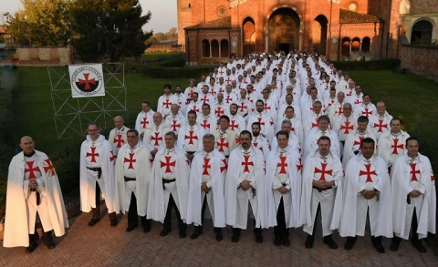 Giuramenti, croci rosse e lotta contro i satanisti: ecco chi sono i nuovi Templari